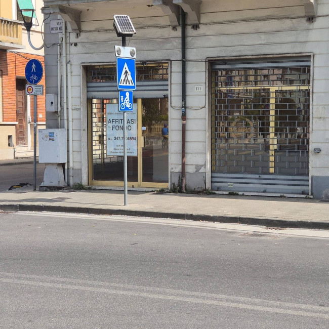 Locale commerciale in Affitto a Viareggio