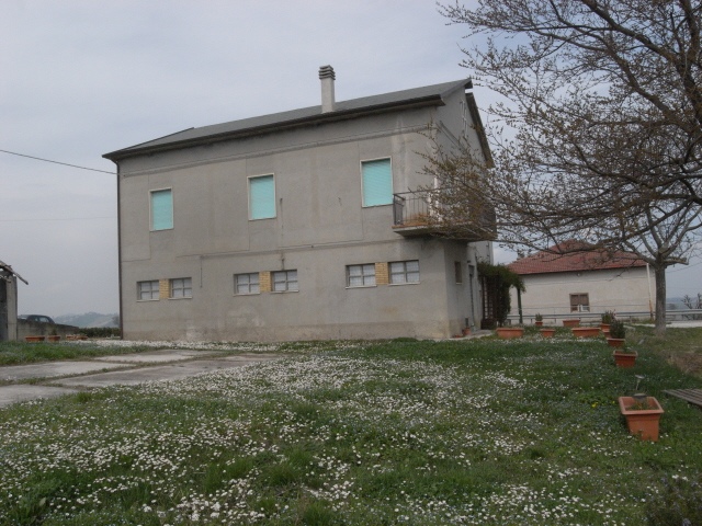 casa in mura a Castignano