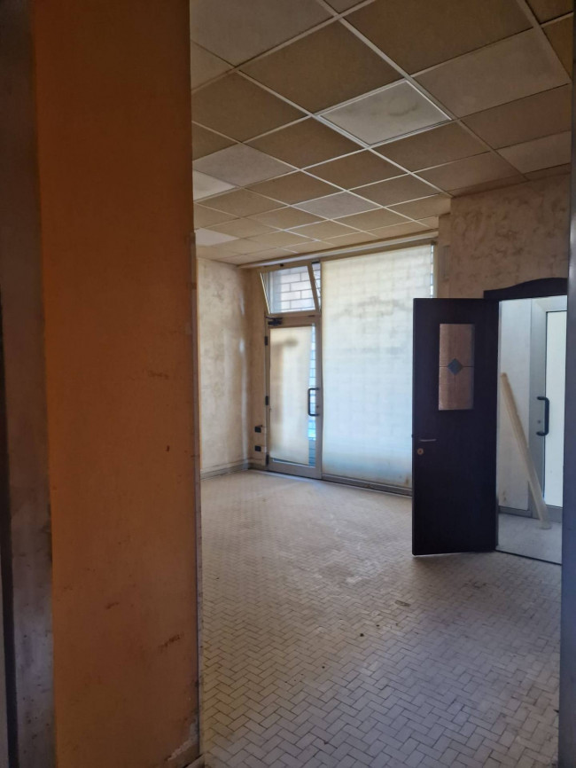 Locale commerciale in affitto a San Benedetto del Tronto