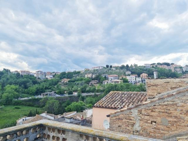 Casa indipendente in vendita a Loreto Aprutino (PE)