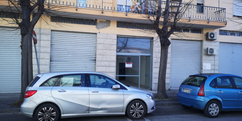 magazzino in vendita a Pescara