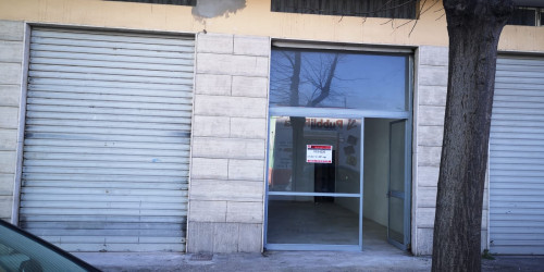 magazzino in vendita a Pescara