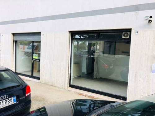 Locale commerciale in affitto a Pescara