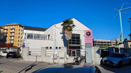 fabbricato per uso commerciale in vendita a Pescara