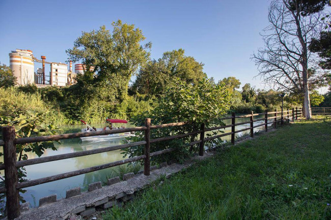 fabbricato per uso commerciale in affitto a Spoltore
