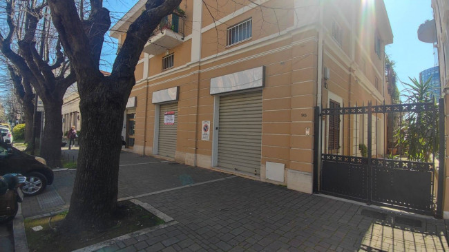 Locale commerciale in vendita a Pescara