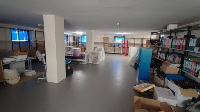 Locale commerciale in vendita a Pescara