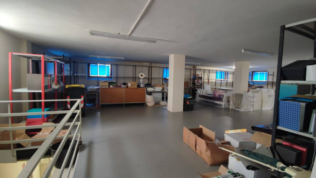 Locale commerciale in vendita a Pescara