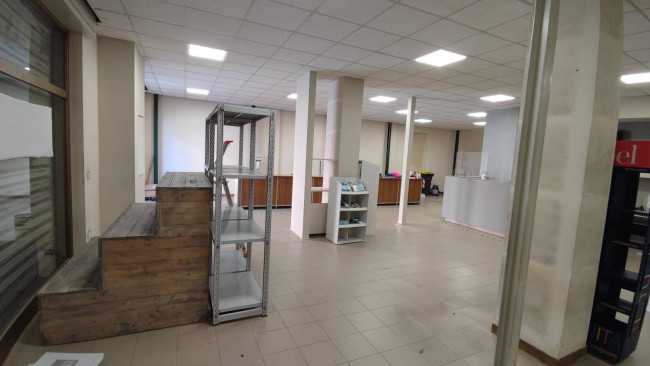 Locale commerciale in vendita a Pescara