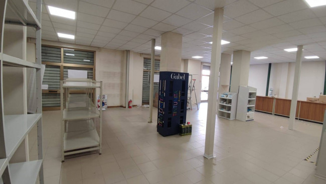 Locale commerciale in vendita a Pescara