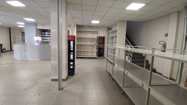 Locale commerciale in vendita a Pescara