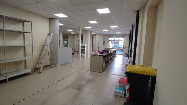 Locale commerciale in vendita a Pescara