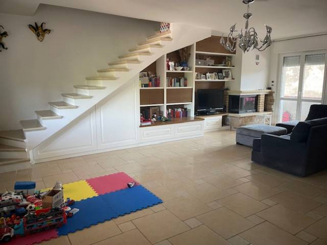 porzione di quadrifamigliare in vendita a Pescara