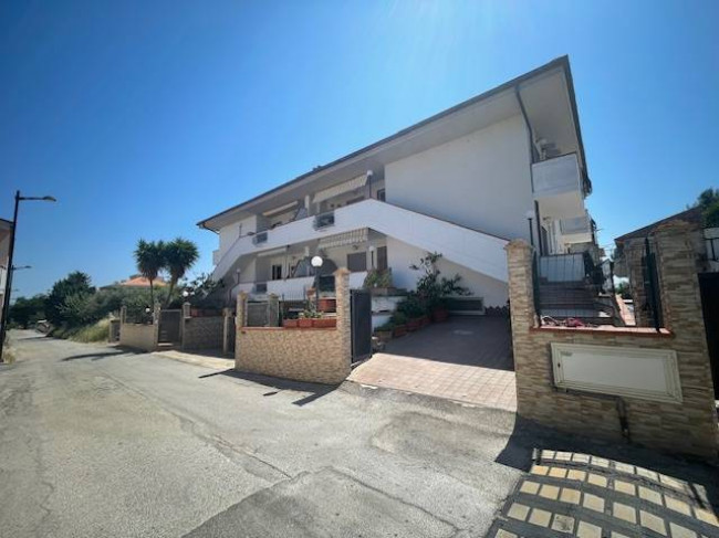 porzione di quadrifamigliare in vendita a Pescara