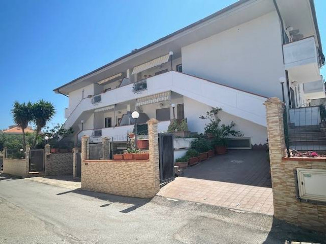 porzione di quadrifamigliare in vendita a Pescara