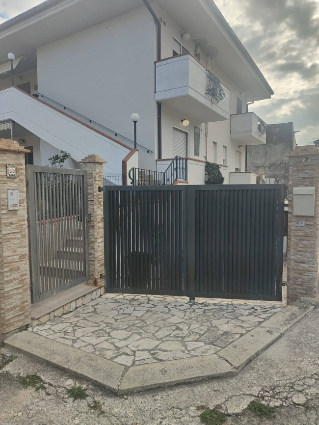 porzione di quadrifamigliare in vendita a Pescara