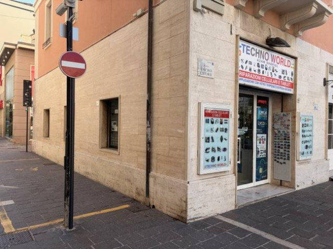 Locale commerciale in vendita a Pescara