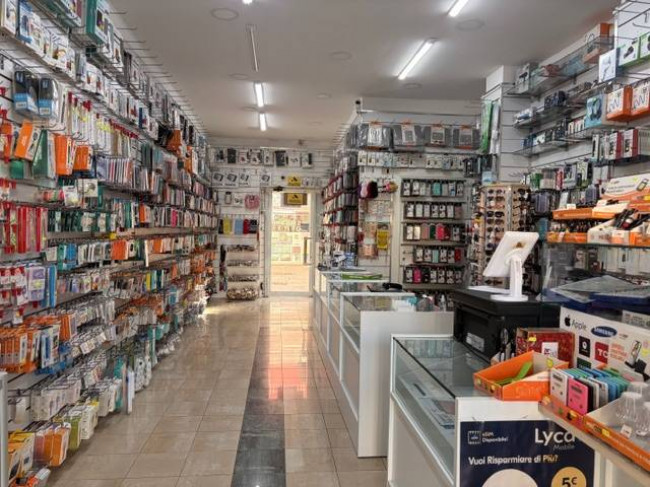 Locale commerciale in vendita a Pescara