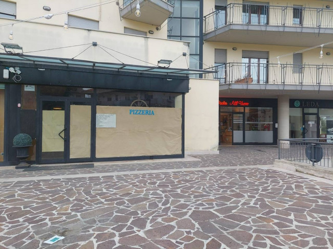 Locale commerciale in vendita a Pescara