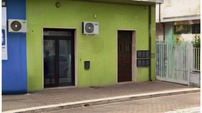 Locale commerciale in affitto a Pescara