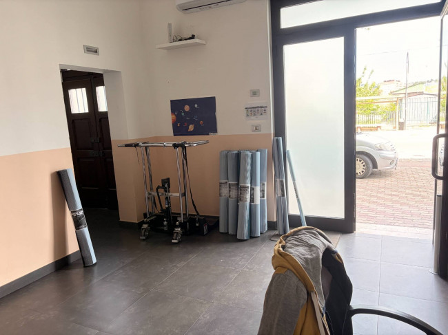 Locale commerciale in affitto a Pescara