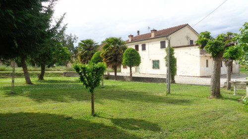 Casa con ingresso indipendente in Vendita a Ferrara