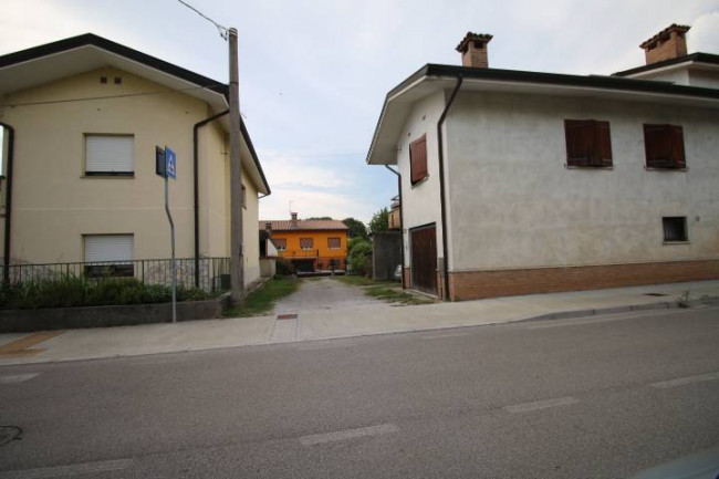 Casa accostata a Savogna d'Isonzo
