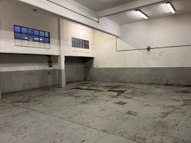 Locale commerciale in affitto a Imperia