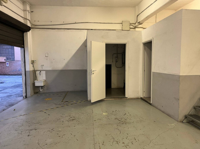 Locale commerciale in affitto a Imperia