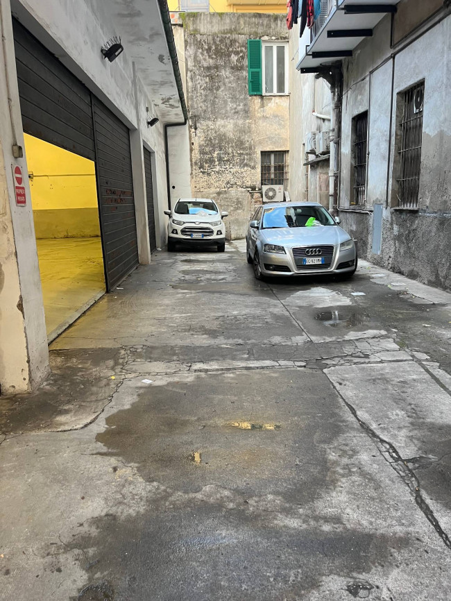 Locale commerciale in affitto a Imperia