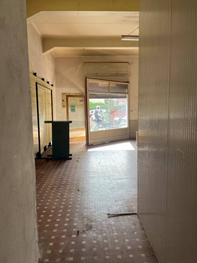 Locale commerciale in vendita a Imperia
