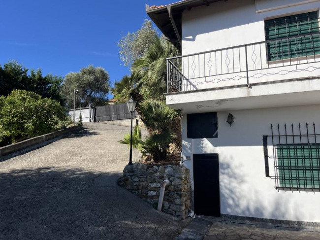 Villa in vendita a Dolcedo