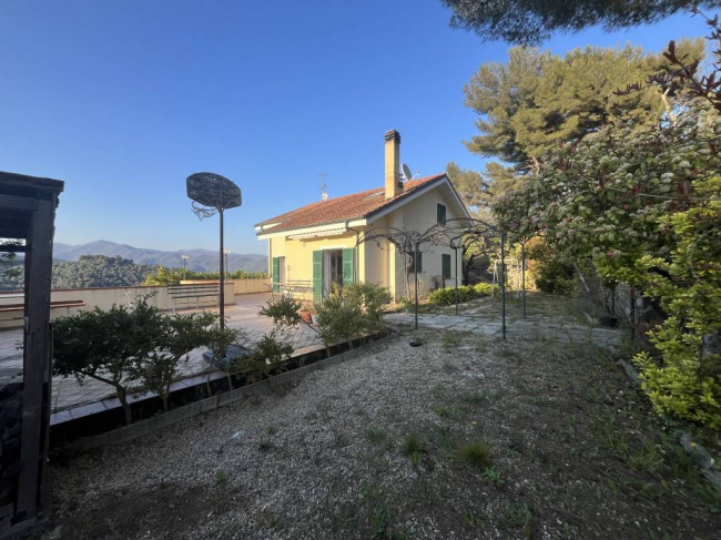 Villa in vendita a Imperia