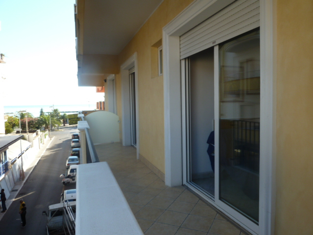 Appartamento SAN BENEDETTO DEL TRONTO affitto  Via Volta - Relax  Vela Immobiliare Srl