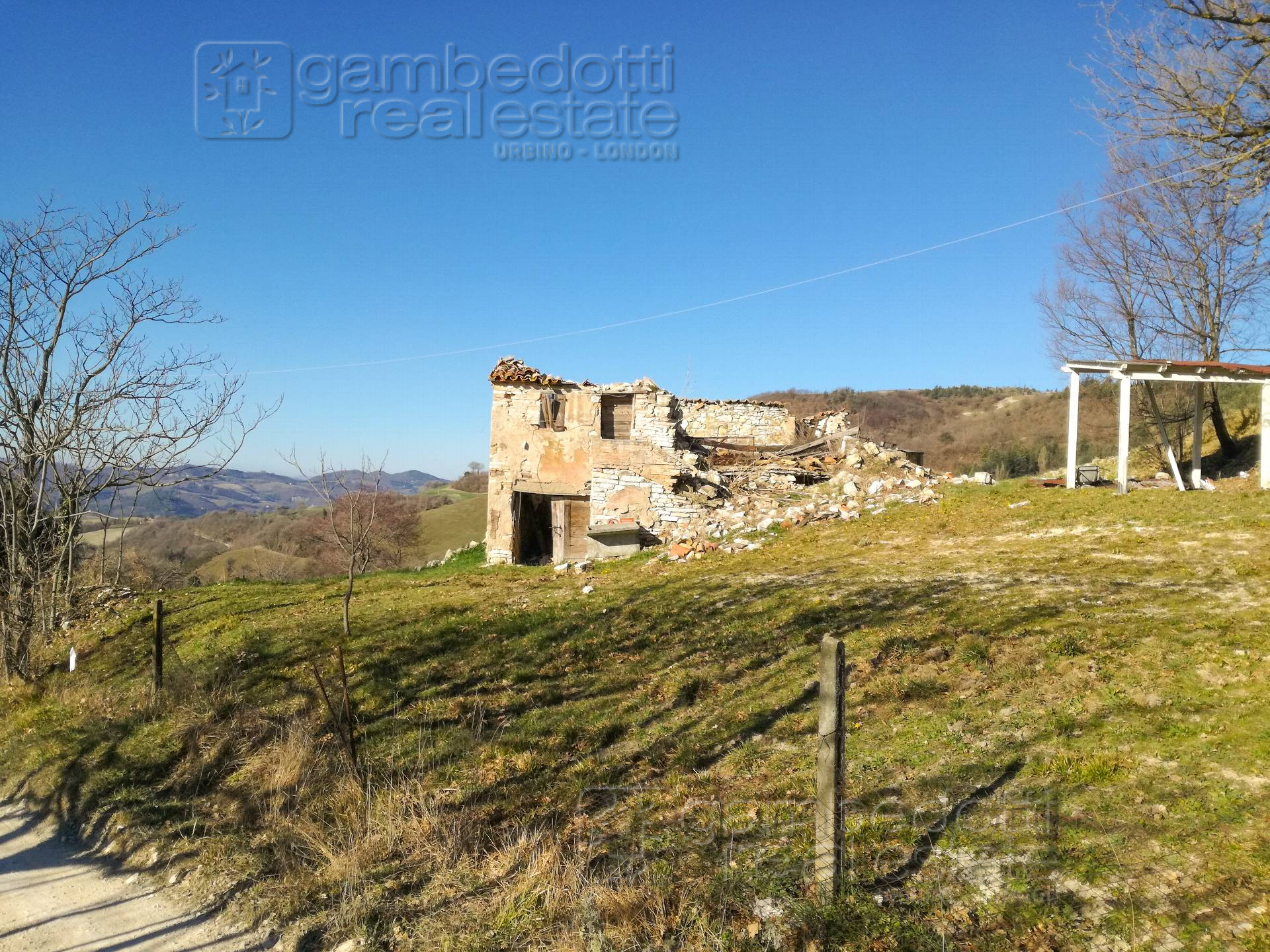 Rustico - Cascina URBINO vendita  Cesane  Gambedotti Real Estate