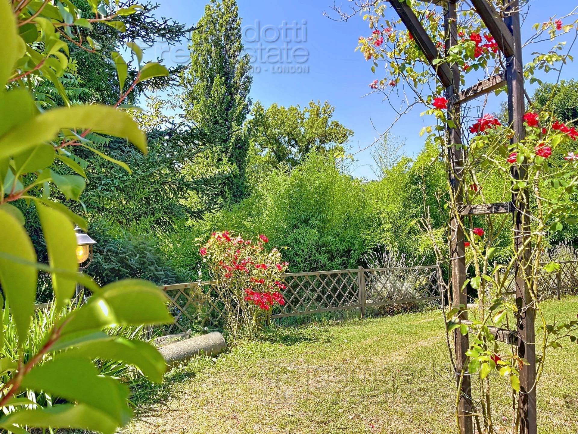 Villa in vendita a Urbino (PU)