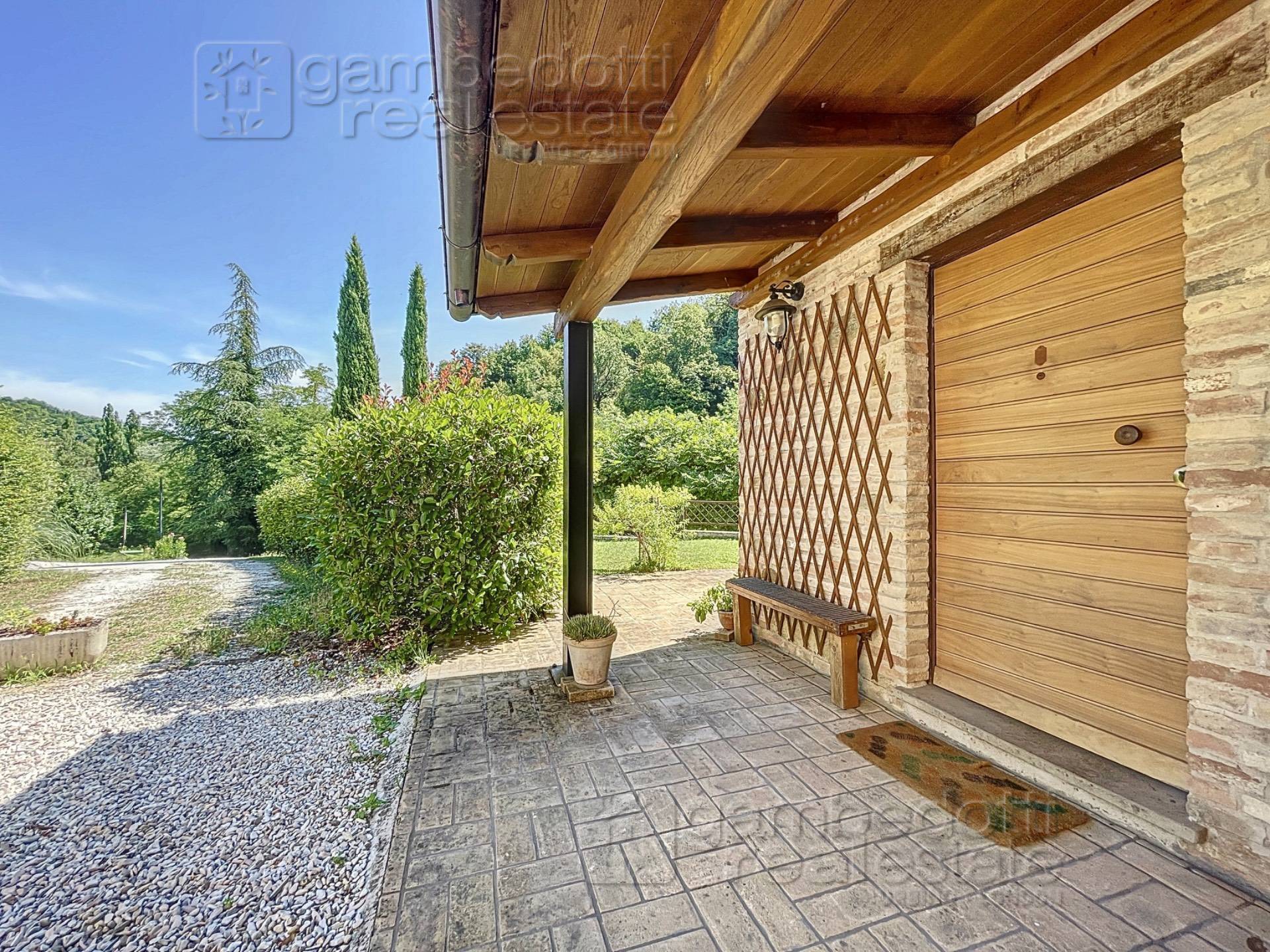 Villa in vendita a Urbino (PU)
