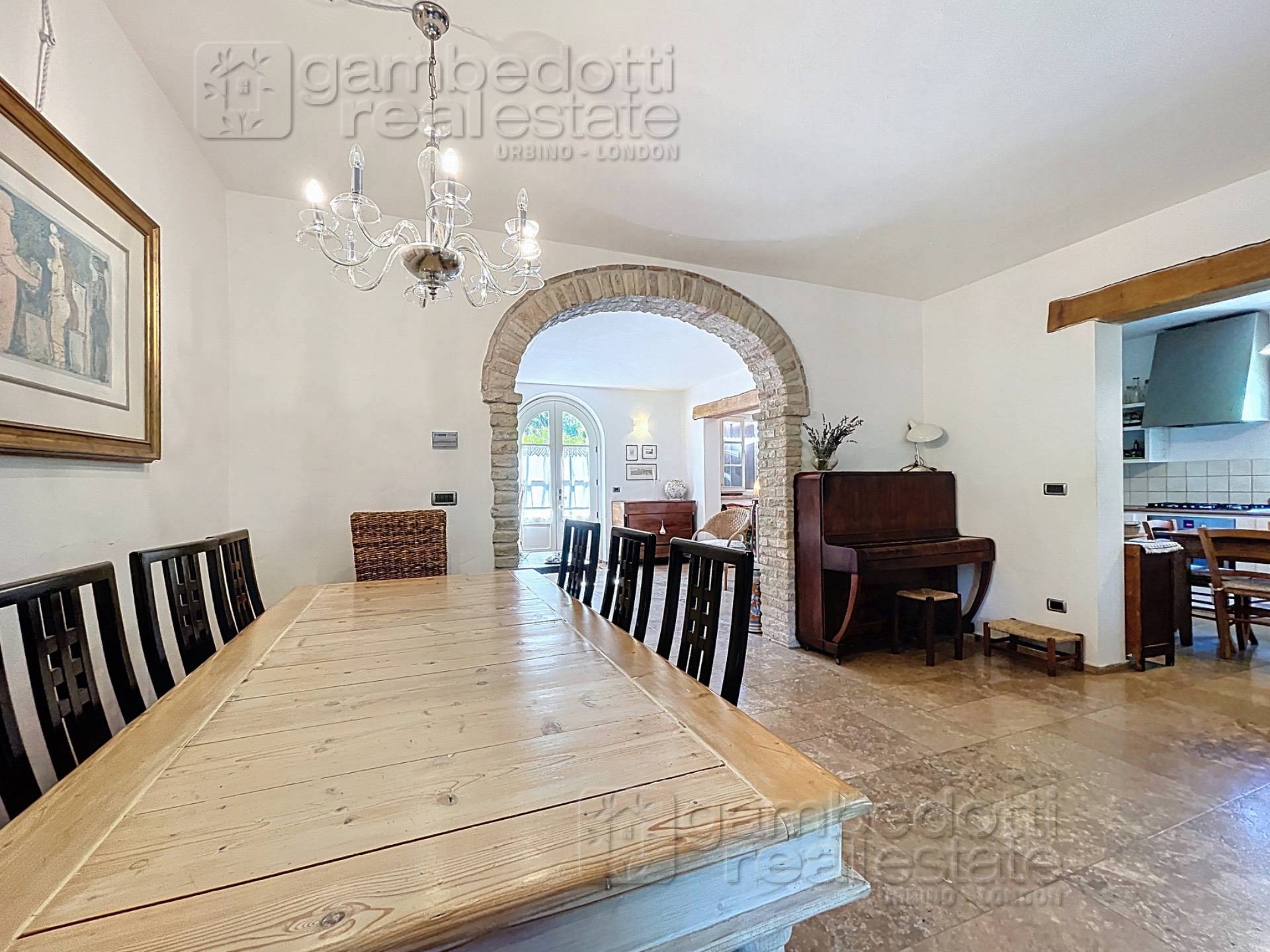 Villa in vendita a Urbino (PU)