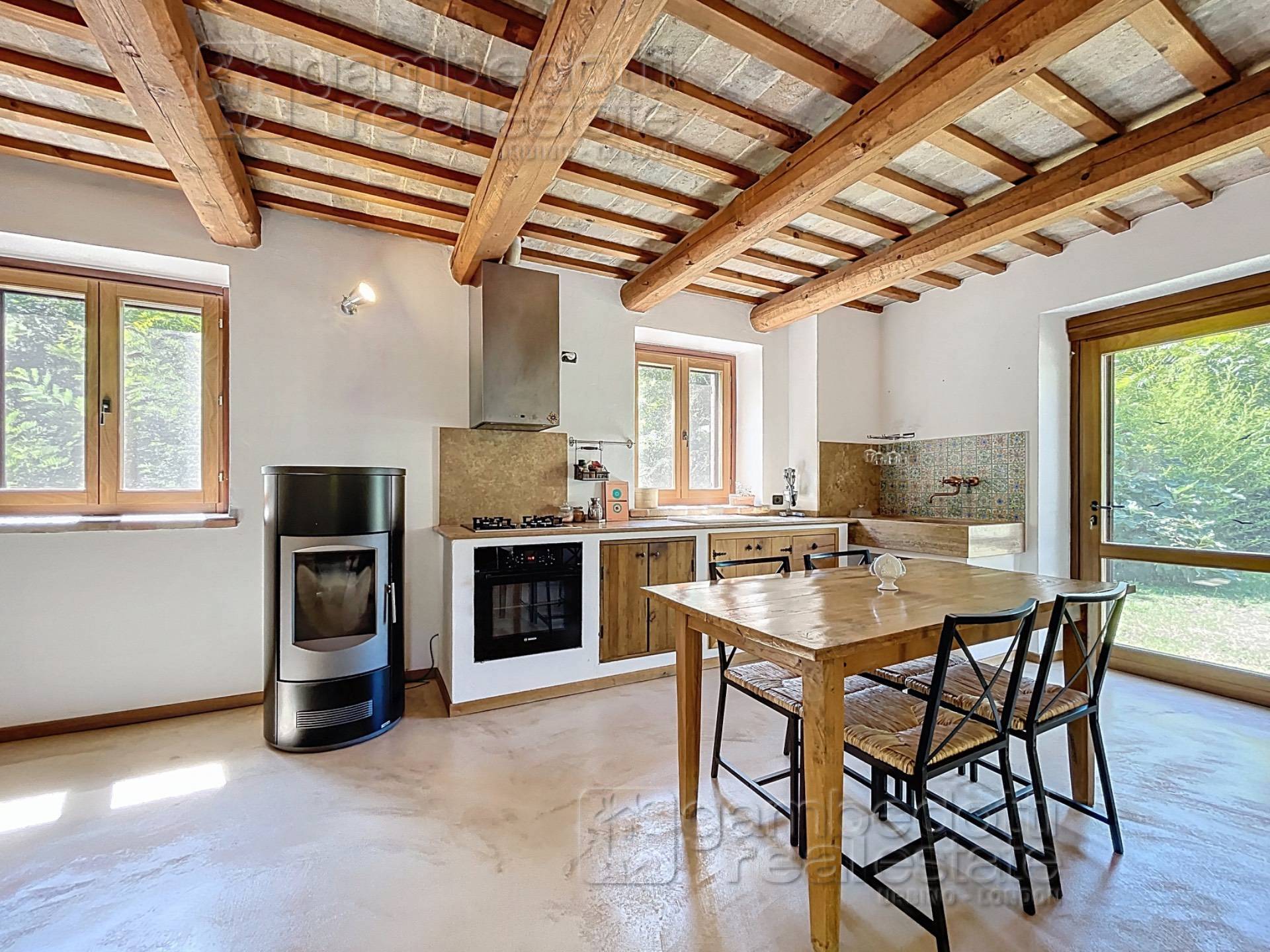 Villa in vendita a Urbino (PU)