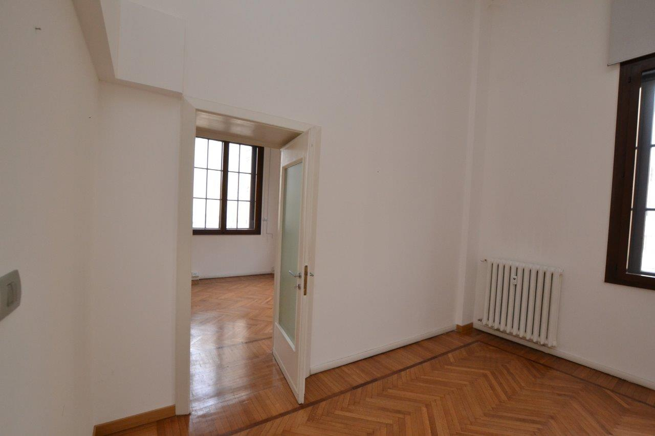 Ufficio - Loc.Com. PADOVA affitto  Centro storico  POLIS SNC