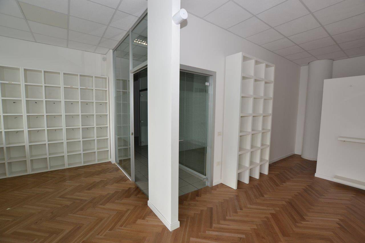 Negozio - Loc.Com. PADOVA affitto  PADOVA UNO  POLIS SNC