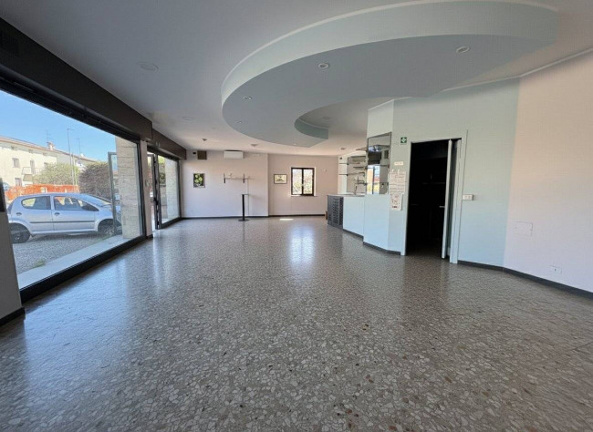 Negozio in Vendita a Martignacco