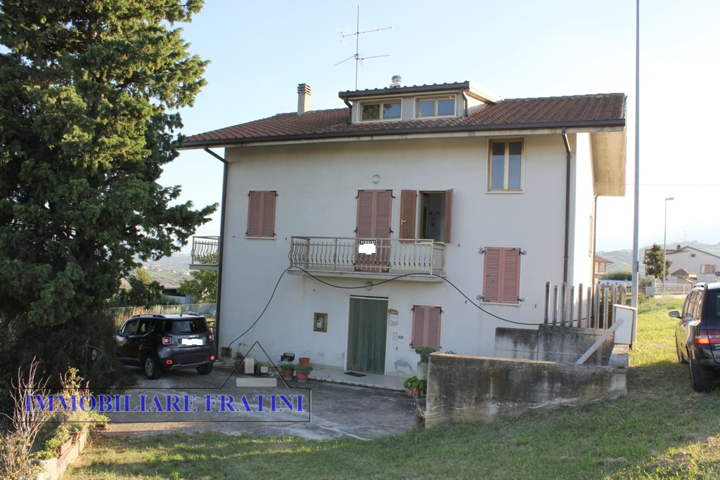 Villa Unifamiliare - Indipendente CIVITELLA DEL TRONTO vendita  Favale  IMMOBILIARE FRATINI