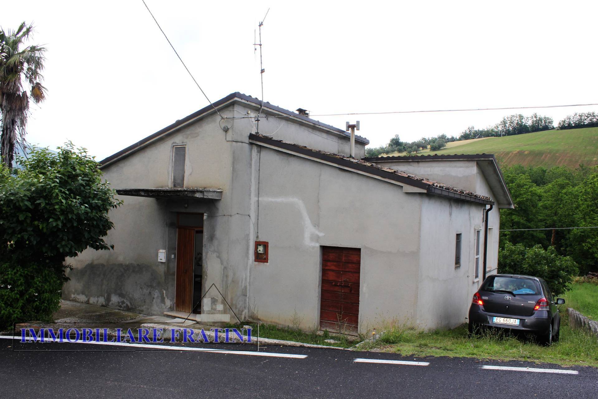 Casa indipendente in vendita a Tossicia (TE)