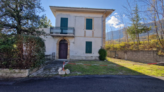 Casa indipendente in vendita a Civitella Del Tronto (TE)