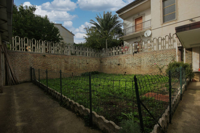 Casa indipendente in vendita a Garrufo, Campli (TE)