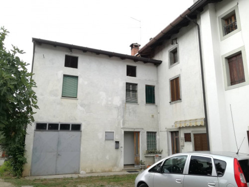 Casa singola con fabbricati accessori a Remanzacco