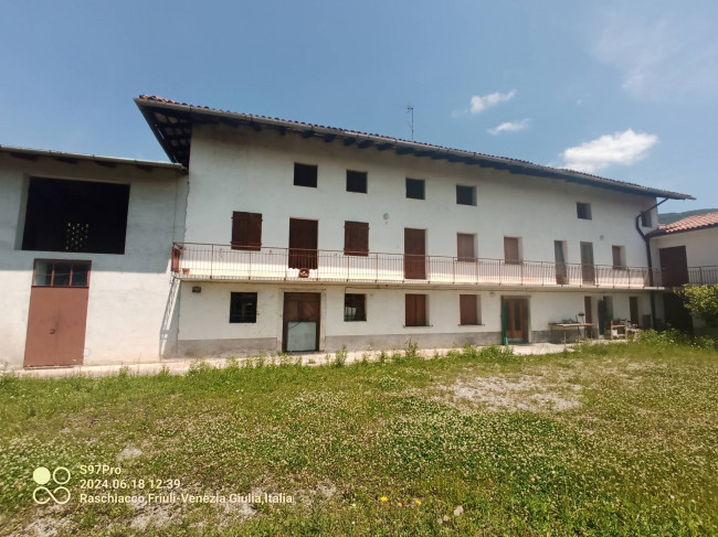 Casa indipendente in vendita a Raschiacco, Faedis (UD)