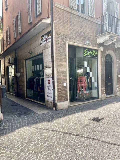 Locale commerciale in affitto a San Benedetto del Tronto