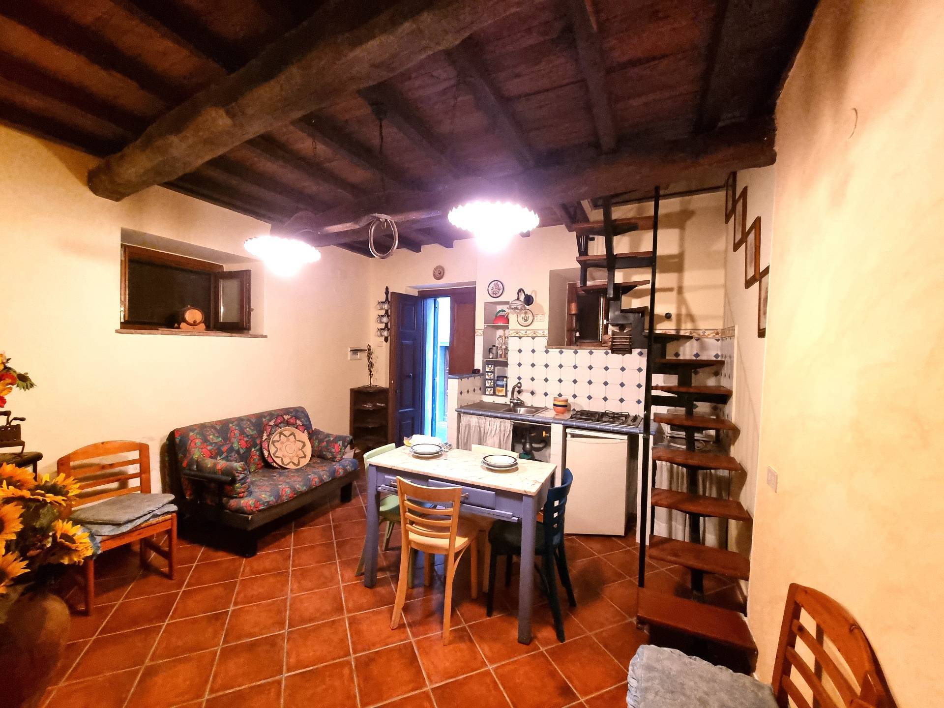 Casa indipendente in vendita a Caprarola (VT)